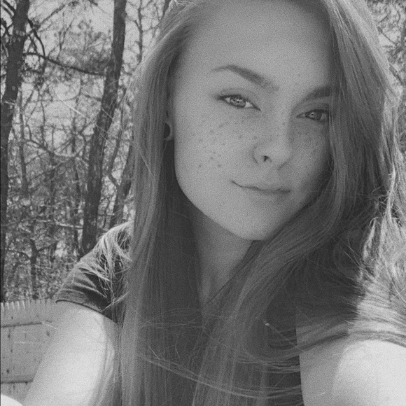 Meet your Posher, Taylor - Picture 1 of 1